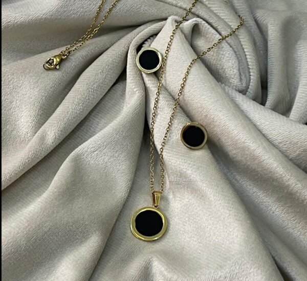 Black and gold set